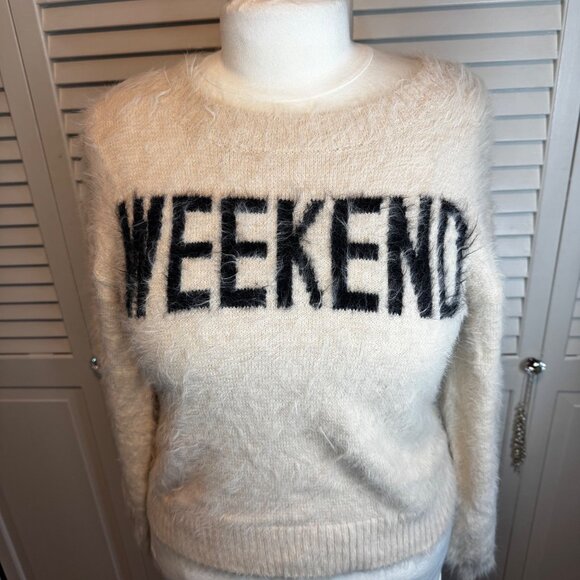 AMERICAN EAGLE WOMENS WEEKEND GRAPHIC EYELASH PULLOVER SWEATER FLIRTY SUPER SOFT - Picture 1 of 9